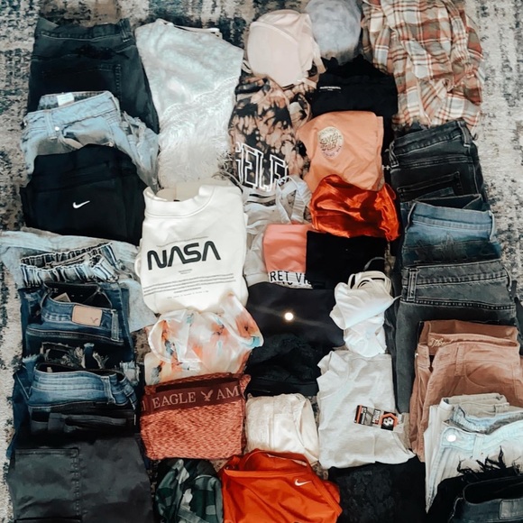 MEGA BUNDLE WOMENS BUNDLE LOT! 5 lb Reseller Mystery Box NWT/ Nwot/Preowned! - Picture 4 of 14